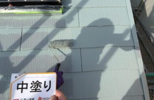 屋根中塗り状況です。