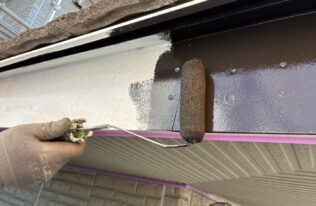 破風の塗装状況です。