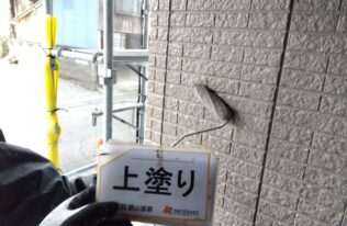 外壁の上塗りです。