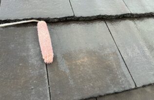 屋根の下塗り状況です。