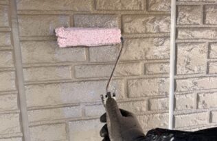 外壁の下塗りです。
