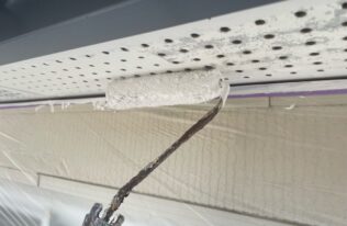 軒天の塗装状況です。