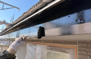 破風の上塗り状況です。