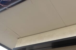 軒天の施工前状況です。