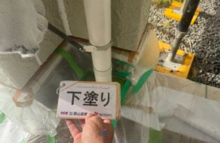 止金具の錆止め塗装状況です。